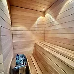 Elegant With Sauna In The Center *