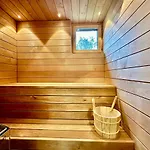Elegant With Sauna In The Center Huoneisto