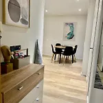 Elegant With Sauna In The Center Huoneisto