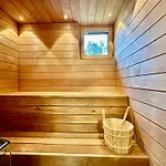 Huoneisto Elegant With Sauna In The Center *