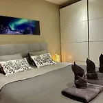Elegant With Sauna In The Center
