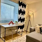 Elegant With Sauna In The Center Huoneisto