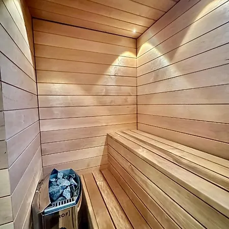 Elegant With Sauna In The Center *